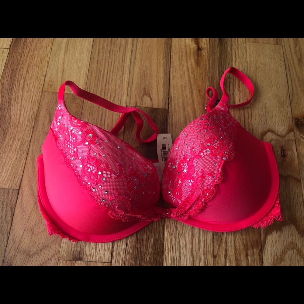 Victoria secret 32 D brand new with tag